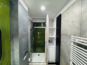 Comfort Loft | Bathroom | Shower, hair dryer, towels, soap - Tkalnia Snu (Lódz)