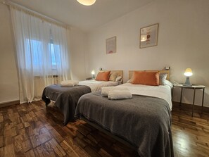 3 bedrooms, iron/ironing board, free WiFi, bed sheets
