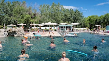 Piscine extérieure (ouverte en saison)