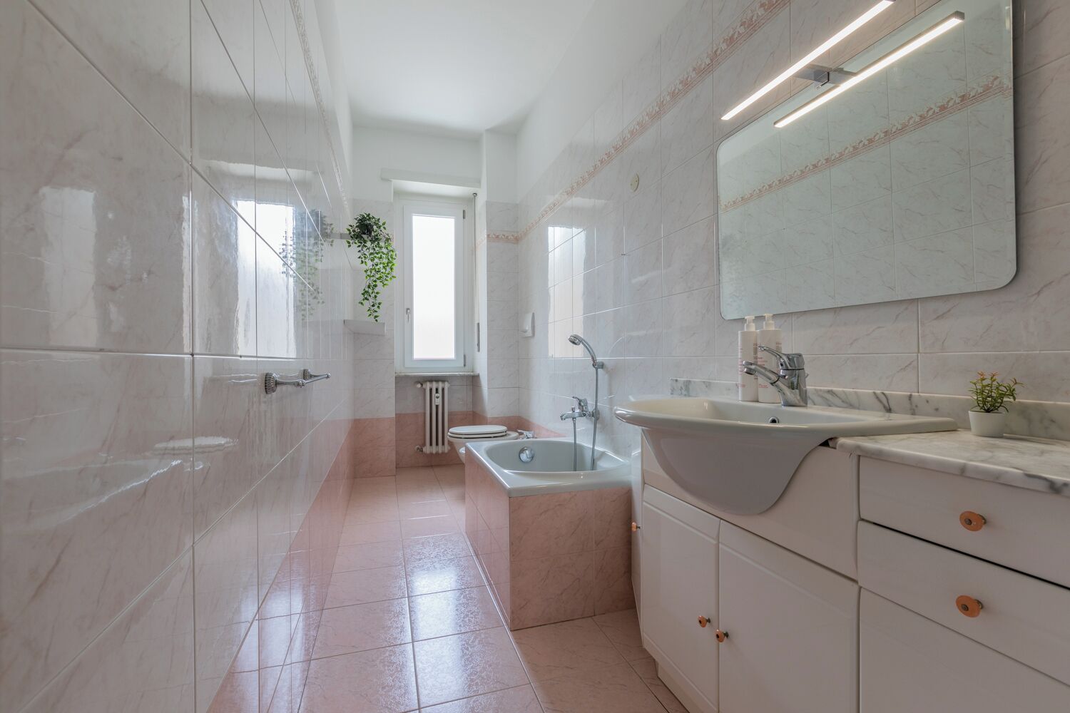 Apartment, Balkon | Badezimmer