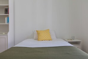 Departamento, balcón | 3 habitaciones, tabla de planchar con plancha y wifi gratis