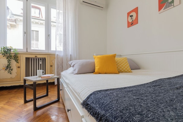 Apartment, Balcony