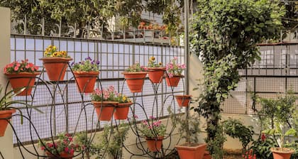 Charming 2-bedroom house with WiFi, AC in Lucknow