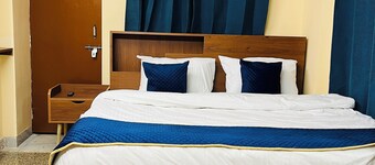 Charming 2-bedroom house with WiFi, AC in Lucknow