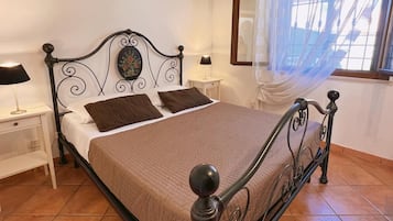 Apartment | 1 bedroom, iron/ironing board