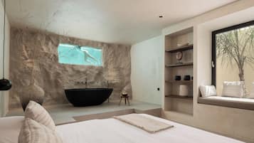 Signature Private Pool Suite