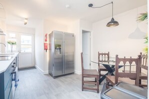 Dining - Charming Central Cottage (Cambridge)