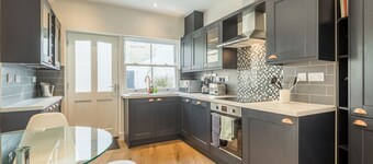 Beautiful 2bed Central Home