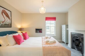 2 Schlafzimmer, Schreibtisch, Bügeleisen/Bügelbrett, WLAN