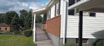 Romantic/family-friendly 3-bedroom home with fireplaces, central AC, and WiFi 