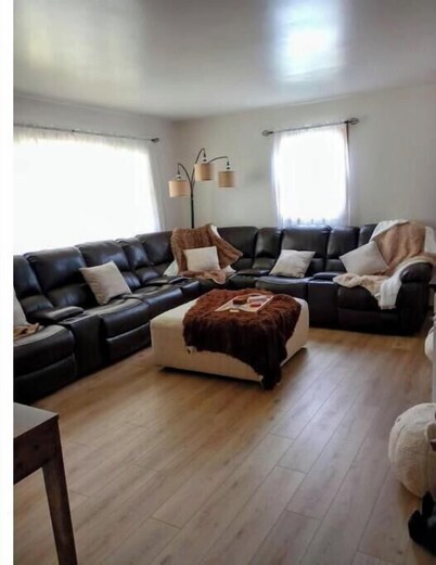 Romantic/family-friendly 3-bedroom home with fireplaces, central AC, and WiFi 