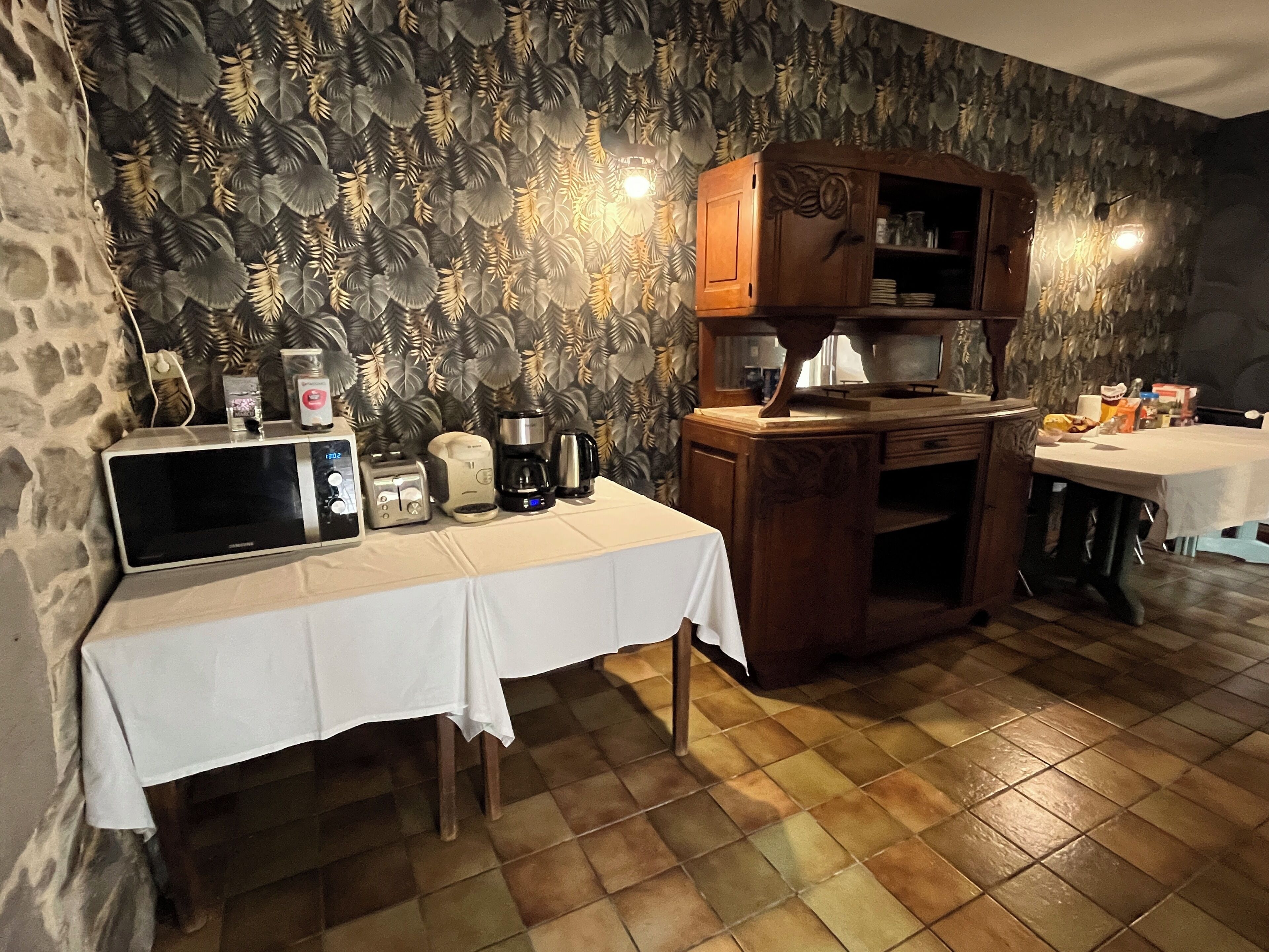 Petit déjeuner buffet (8 EUR par personne)