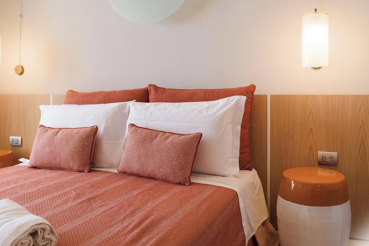 1 dormitorio, minibar, caja fuerte y escritorio