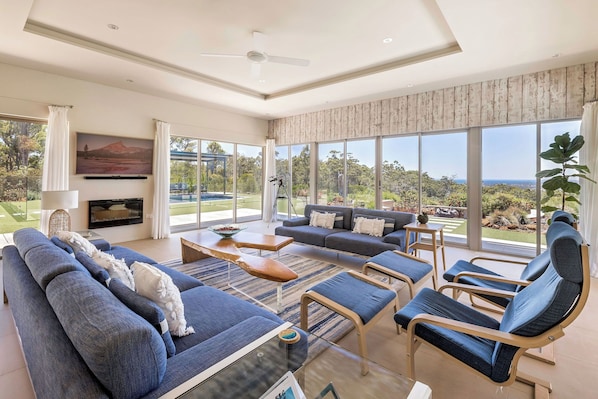 Smart TV, fireplace, table tennis