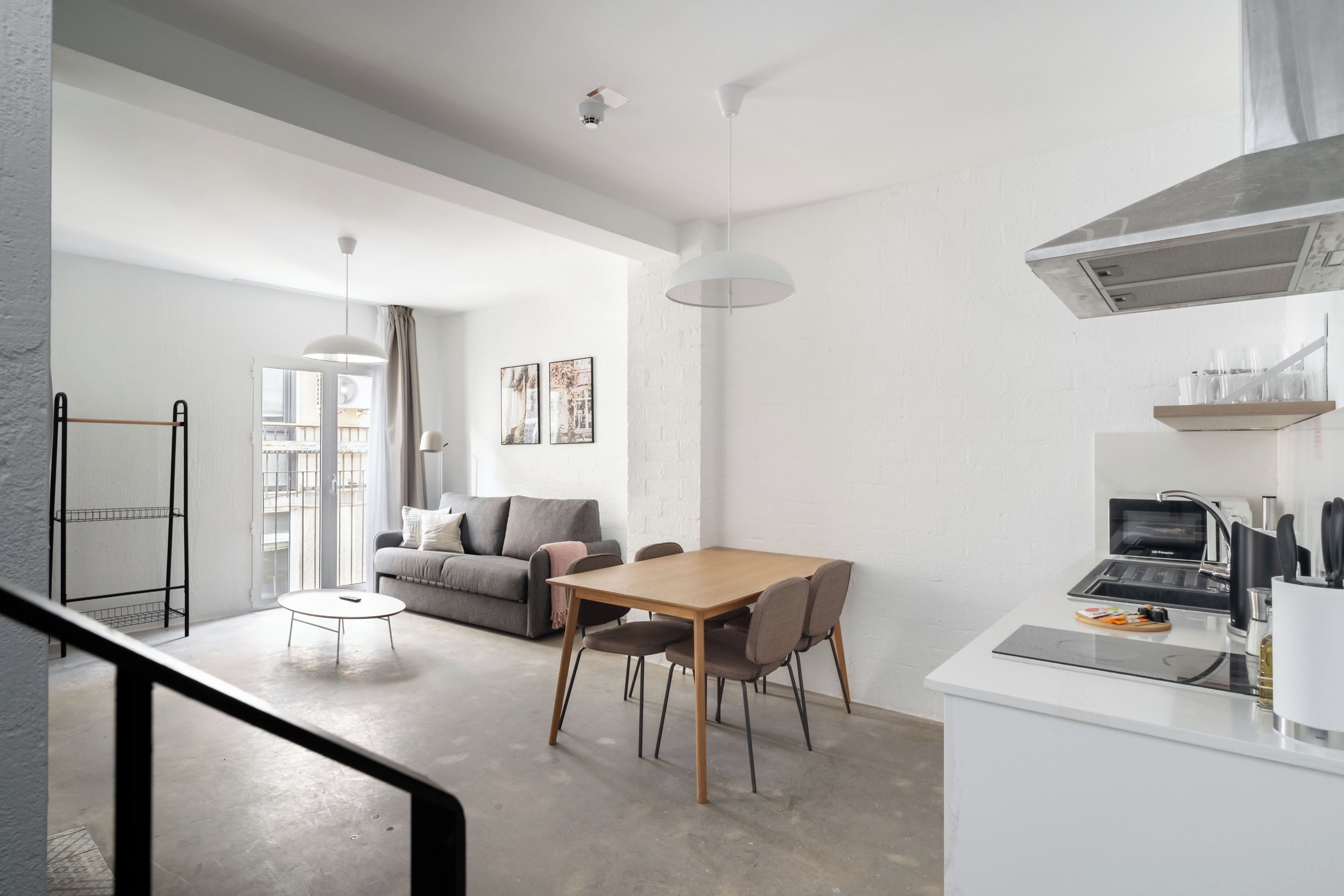 Apartment, 2 Schlafzimmer, Terrasse | Wohnbereich | 43-Zoll-Smart-TV mit Satellitenempfang