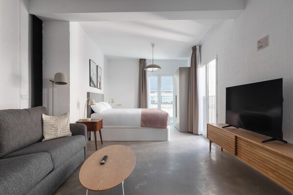 Individually decorated, individually furnished, laptop workspace - Limehome Almeria C. Hernán Cortés (Almeria)