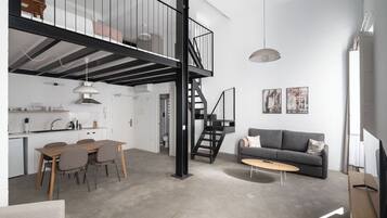 Comfort-Studio, 1 Doppelbett und Schlafsofa (Duplex) | Individuell dekoriert, individuell eingerichtet