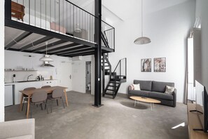 Comfort-Studio, 1 Doppelbett und Schlafsofa (Duplex) | Individuell dekoriert, individuell eingerichtet