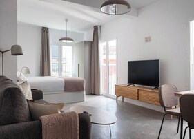 Individually decorated, individually furnished, laptop workspace