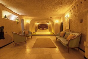 Deluxe Suite | Living area