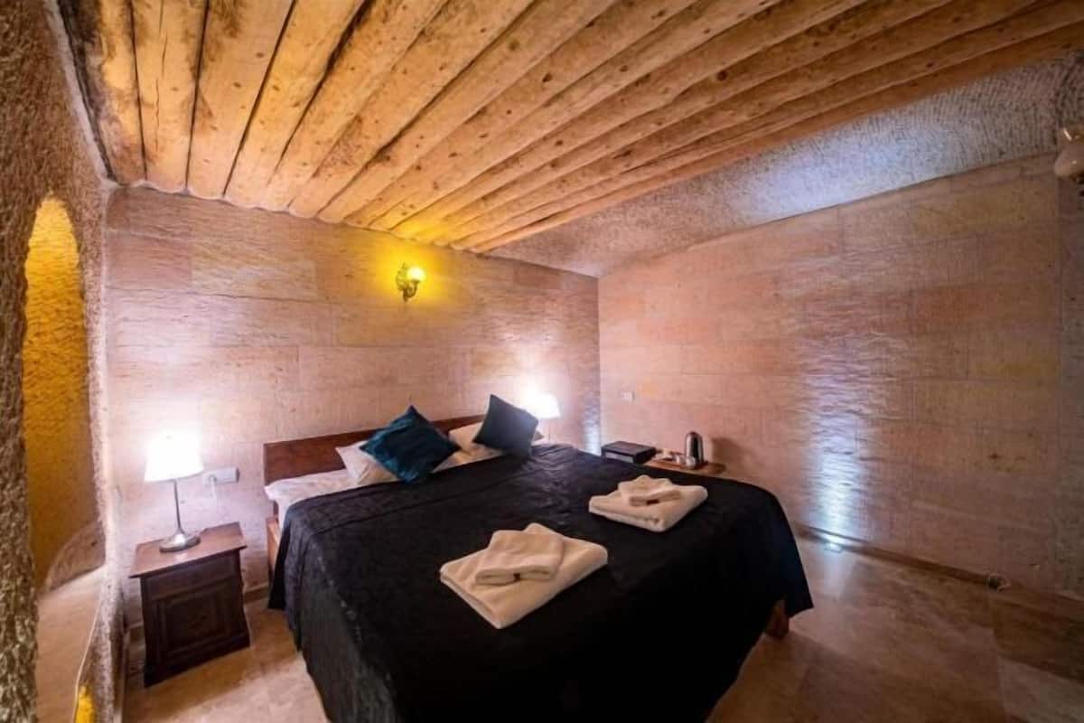 1 bedroom, Egyptian cotton sheets, premium bedding, Select Comfort beds