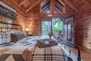 4 bedrooms, desk, iron/ironing board, free WiFi - Sunrise Swing + Hot Tub Views • 4 King Suites/4 BA (Sevierville)