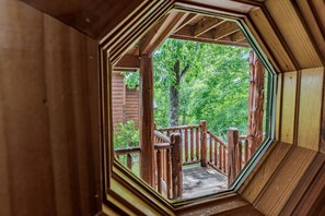 Interior - Sunrise Swing + Hot Tub Views • 4 King Suites/4 BA (Sevierville)