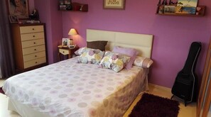 5 bedrooms, travel cot, free WiFi, bed sheets