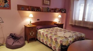5 bedrooms, travel cot, free WiFi, bed sheets
