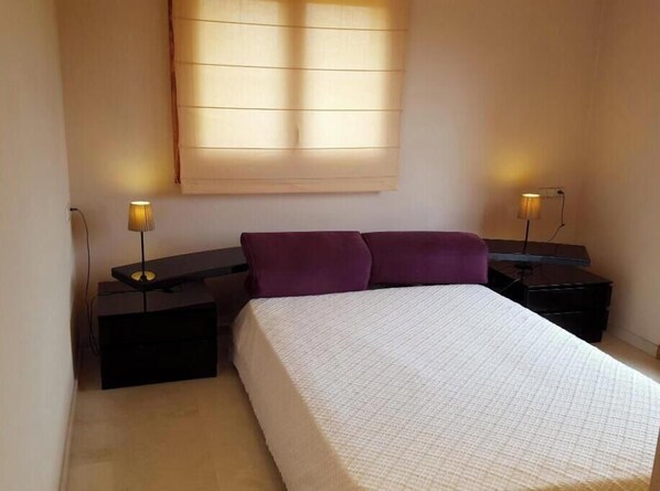 5 bedrooms, travel cot, free WiFi, bed sheets