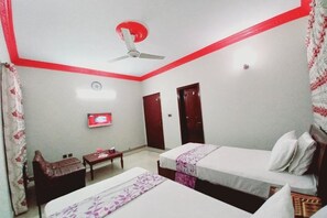 1 bedroom, iron/ironing board, WiFi - Cosy Inn Guest House : Deluxe Twin Room
(Karachi)