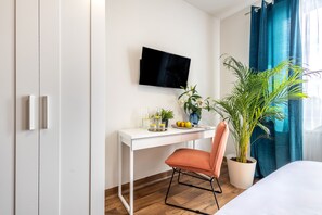 Desk, iron/ironing board, free WiFi, bed sheets - Hotel A4 Wrocław (Kobierzyce)