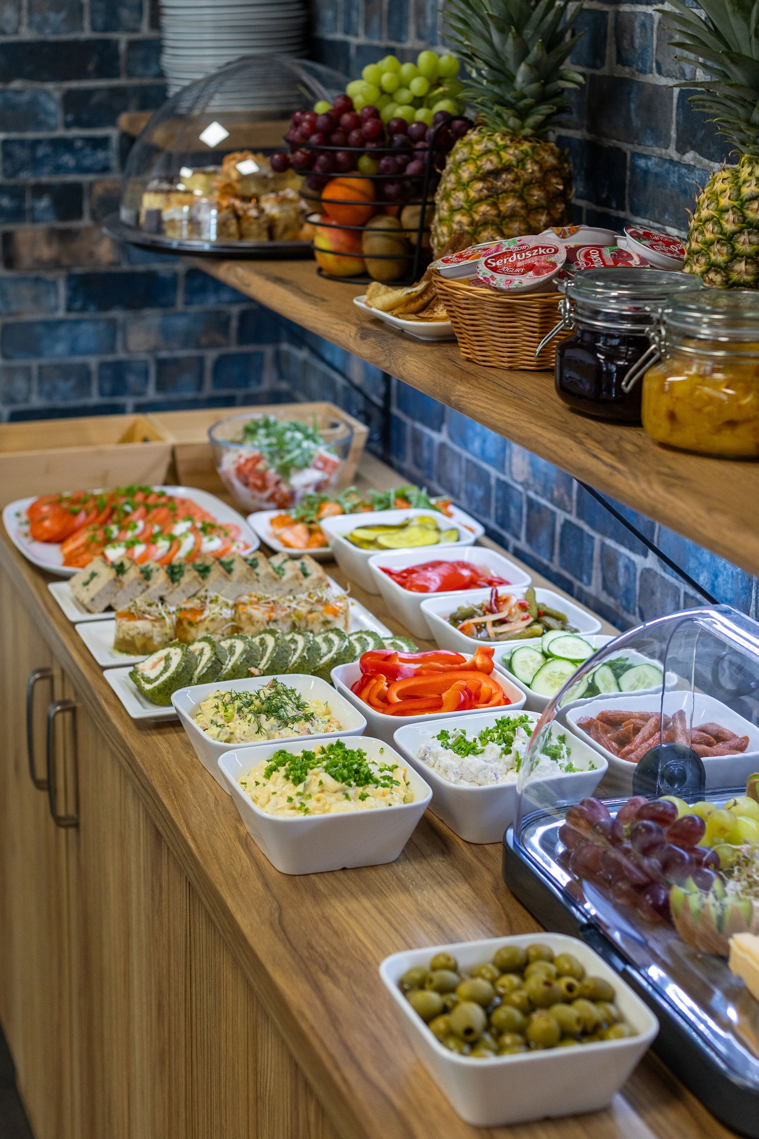 每日供应自助式早餐（每人 PLN 58）