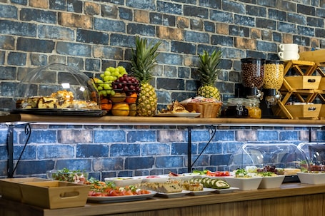 Desayuno buffet diario (PLN 58 por persona)