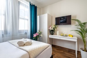 Standard Twin Room | Desk, iron/ironing board, free WiFi, bed sheets