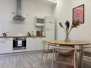 Kühlschrank, Ofen, Herdplatte, Geschirrspüler
