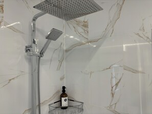 Shower, hair dryer, towels, soap - HyggeLiving | 78 m² | up to 4 pers. | dogs | "Ida" (Goslar)