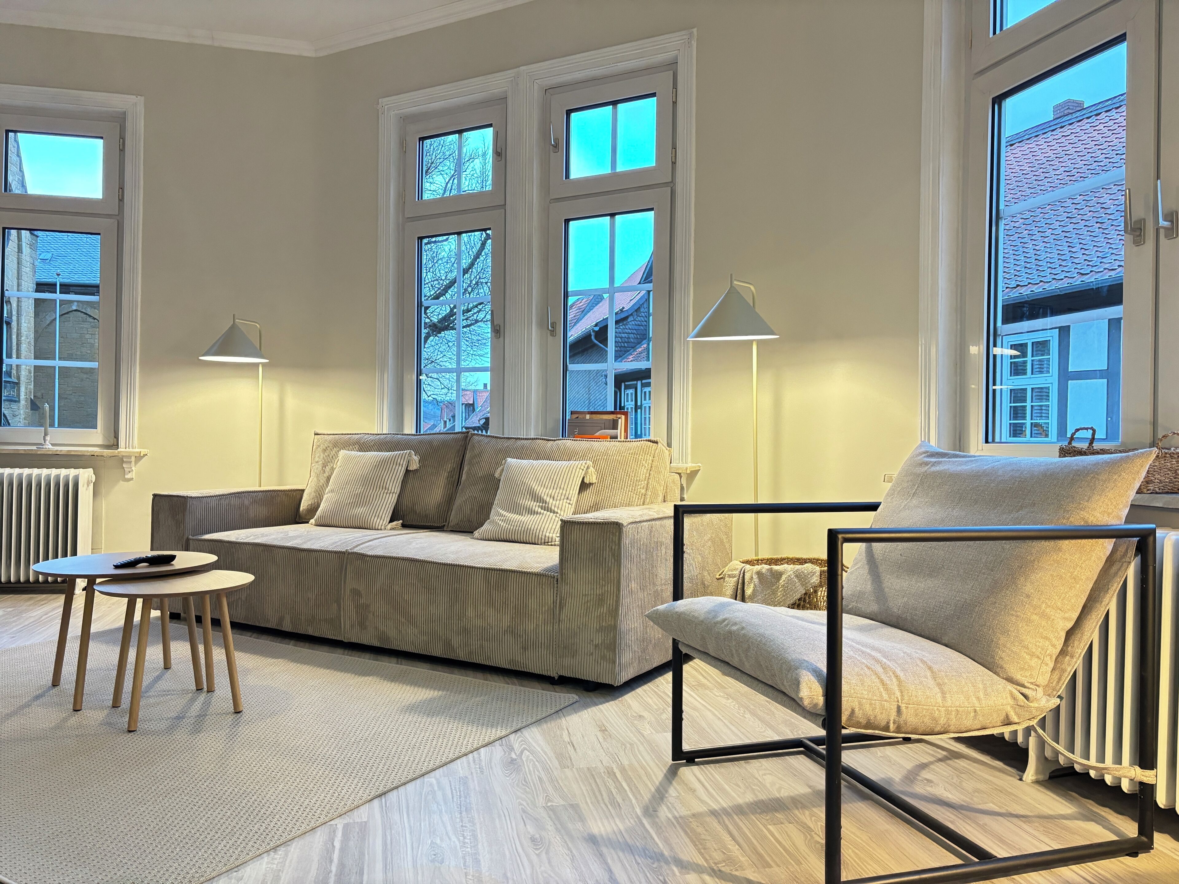 TV connectée, livres, médiathèque, chaîne hi-fi