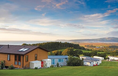 3 Bed Caravan - Sleeps 6 - Pets - Parking - Wifi