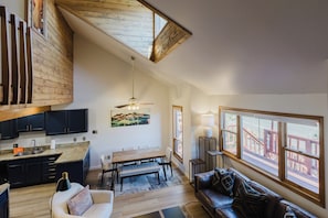 Smart TV y chimenea