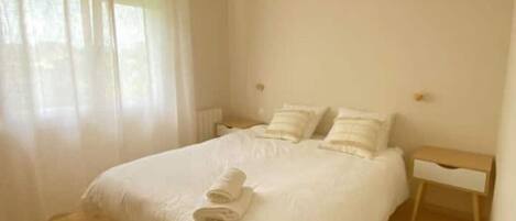 4 slaapkamers, reisbedje, gratis wifi, beddengoed