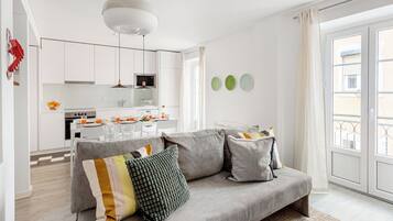 Comfort Apartment, 3 Bedrooms, Non Smoking | Living area