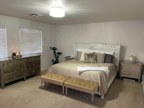 3 室のベッドルーム、アイロン / アイロン台、WiFi、ベッドシーツ