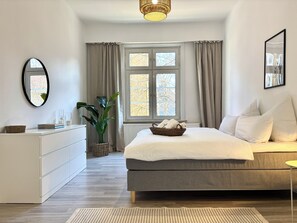 2 室のベッドルーム、旅行用ベビーベッド、WiFi (無料)、ベッドシーツ