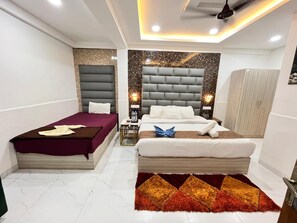 Family Room | Premium bedding, soundproofing, free WiFi, bed sheets - Small Daddy Plus (Calangute)