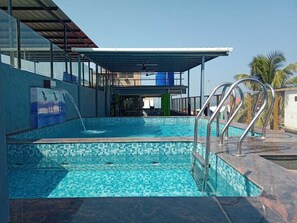 Rooftop pool - Small Daddy Plus (Calangute)
