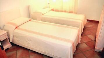 2 개의 침실, 유아용 침대, 침대 시트