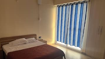 4 bedrooms, iron/ironing board, free WiFi, bed sheets