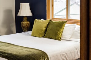 4 bedrooms, iron/ironing board, WiFi, bed sheets - Spacious 4-bedroom house, Fenced Yard, Central Denver & Boulder (Denver)