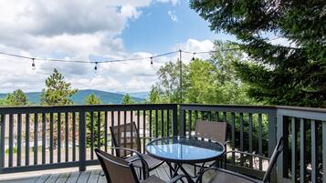 Talo, 4 makuuhuonetta | Ulkoruokailutilat